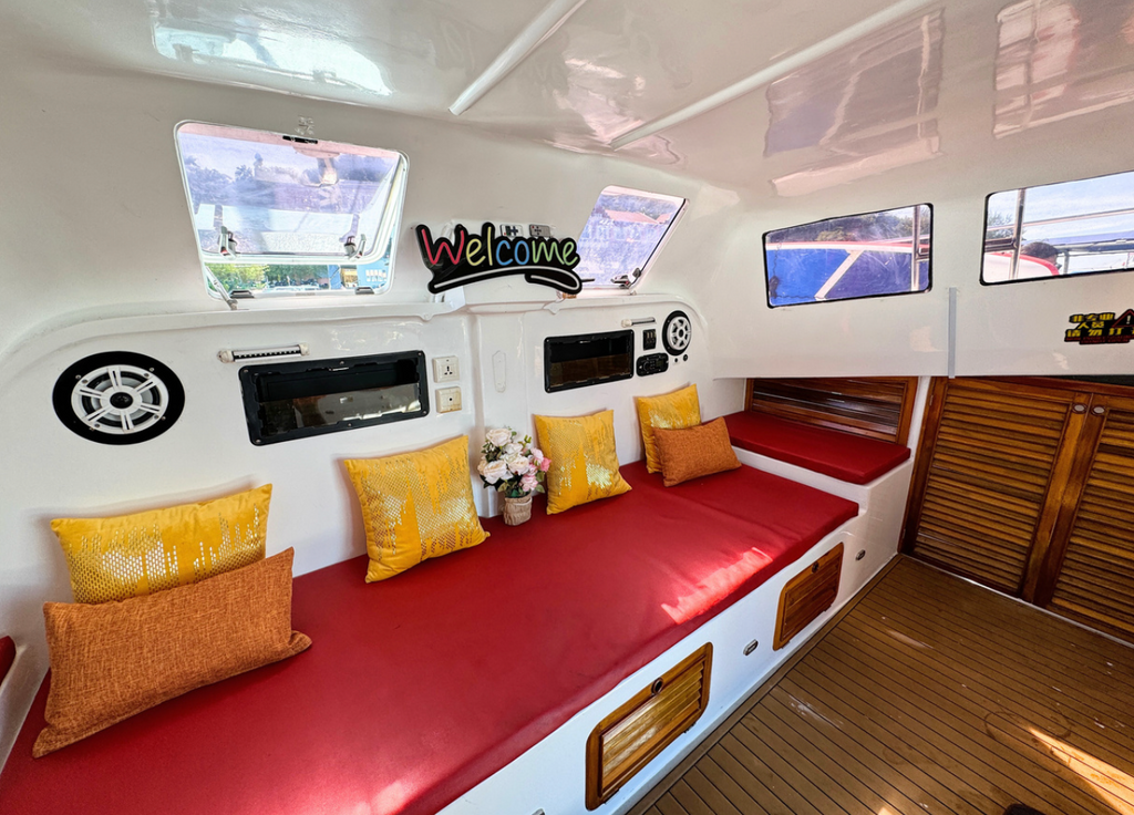Masami – Spacious Front & Upper Deck Yacht (4 Hours)