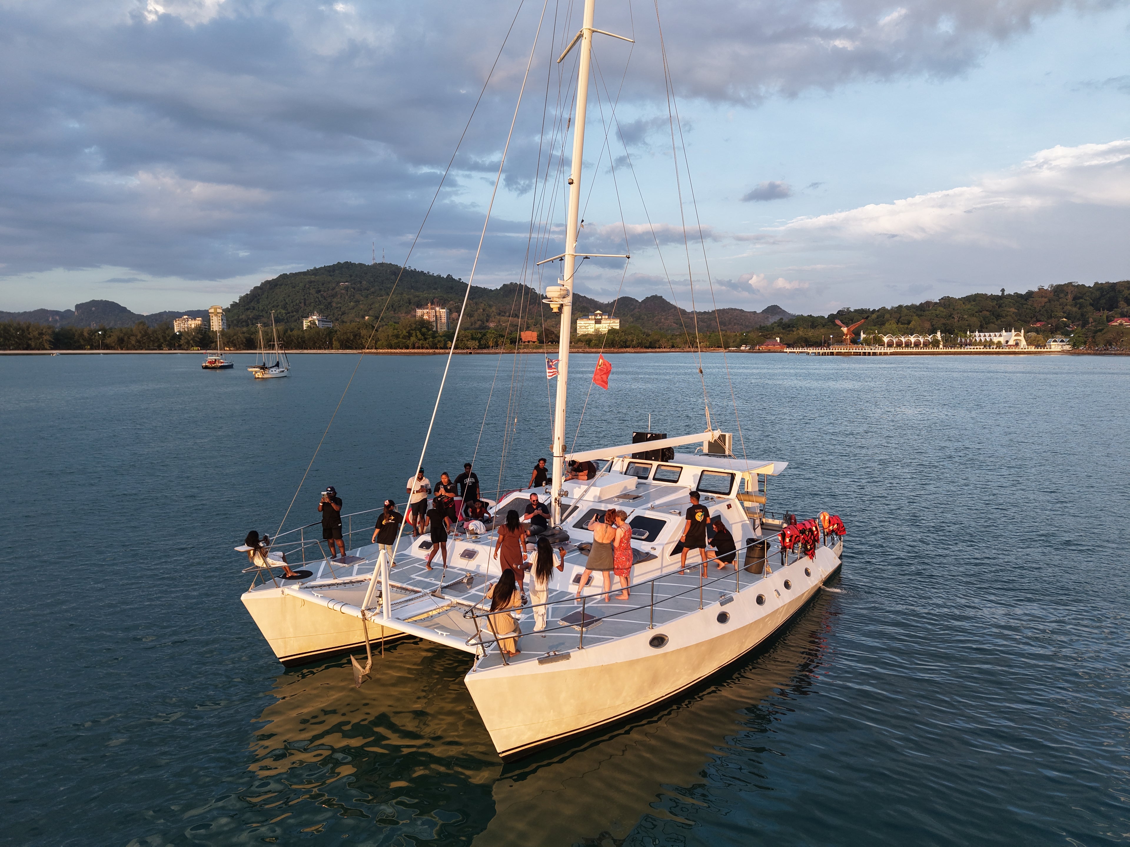 Free Soul Private Yacht Charter – Premium Luxury Cruise Experience (4 Hours)