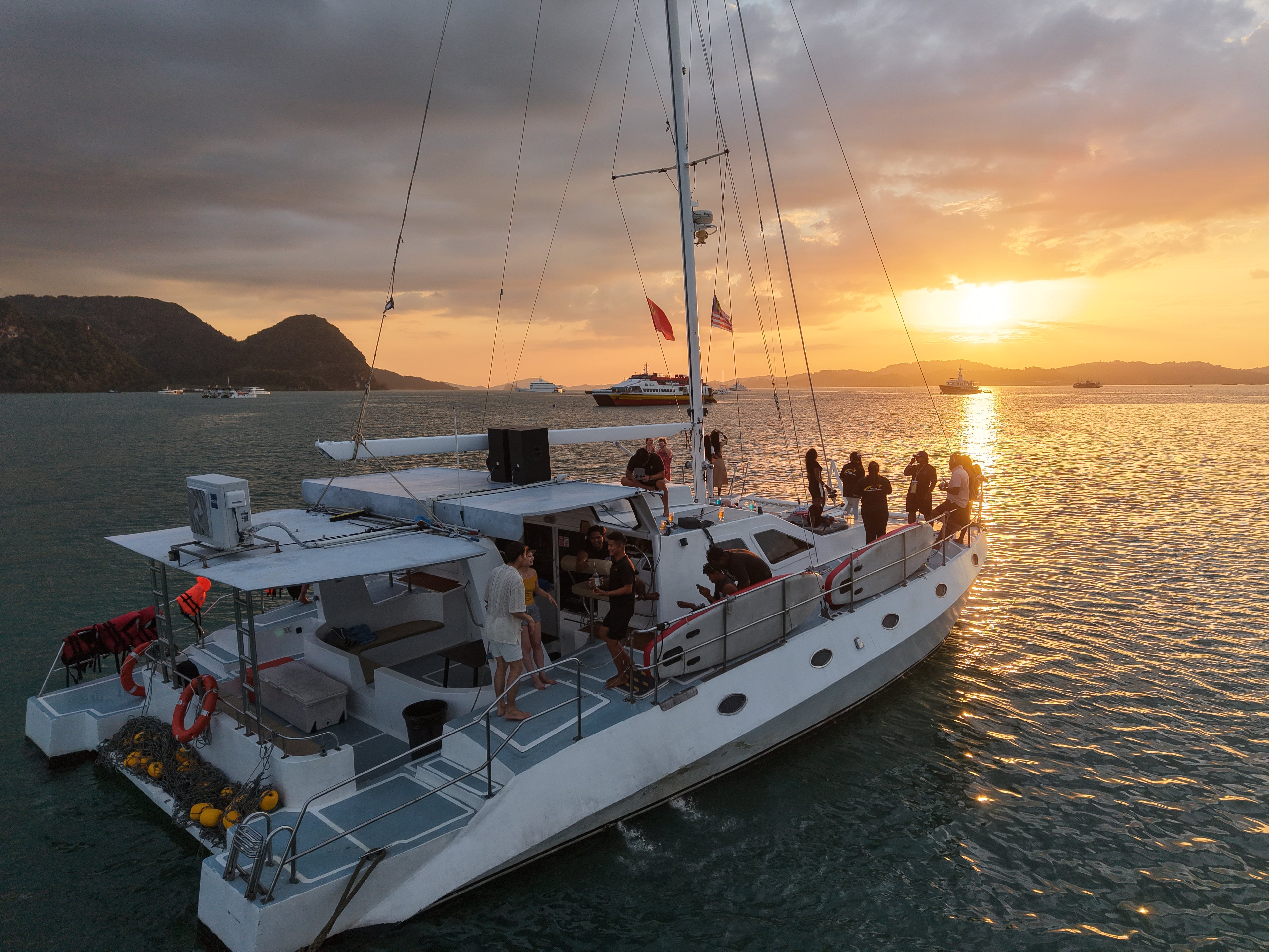 Free Soul Private Yacht Charter – Premium Luxury Cruise Experience (4 Hours)