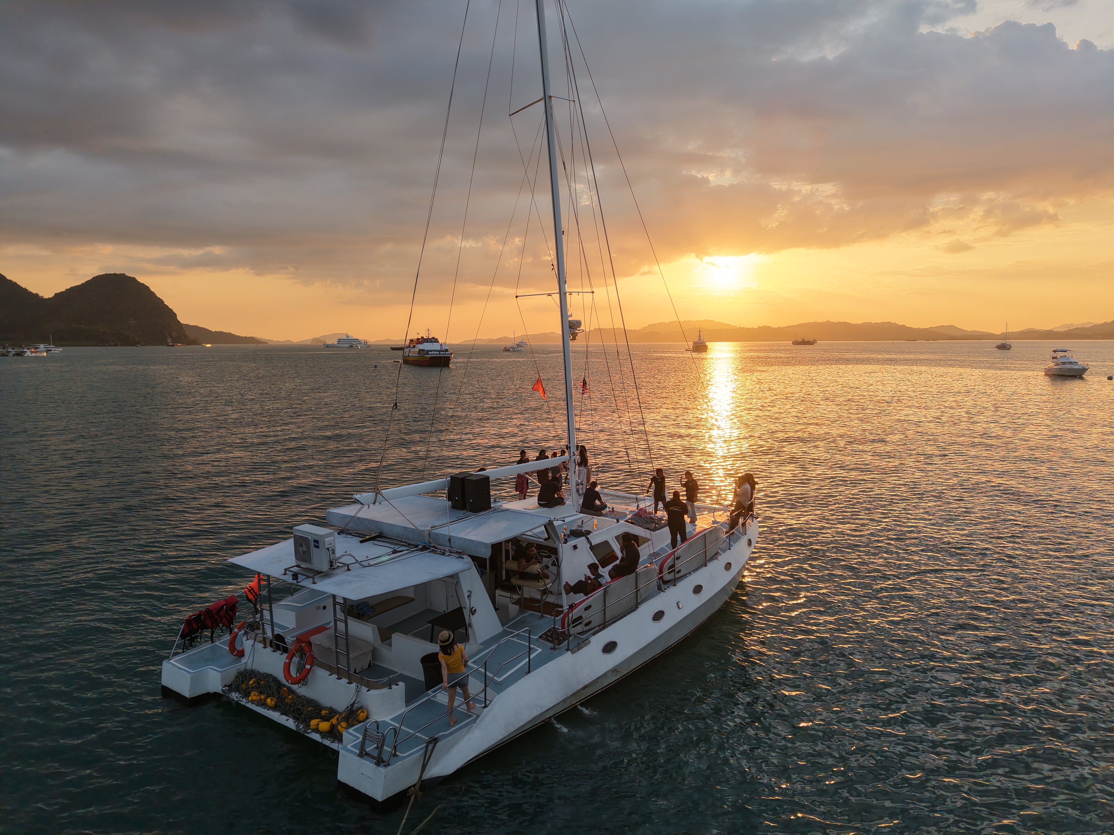 Free Soul Private Yacht Charter – Premium Luxury Cruise Experience (4 Hours)